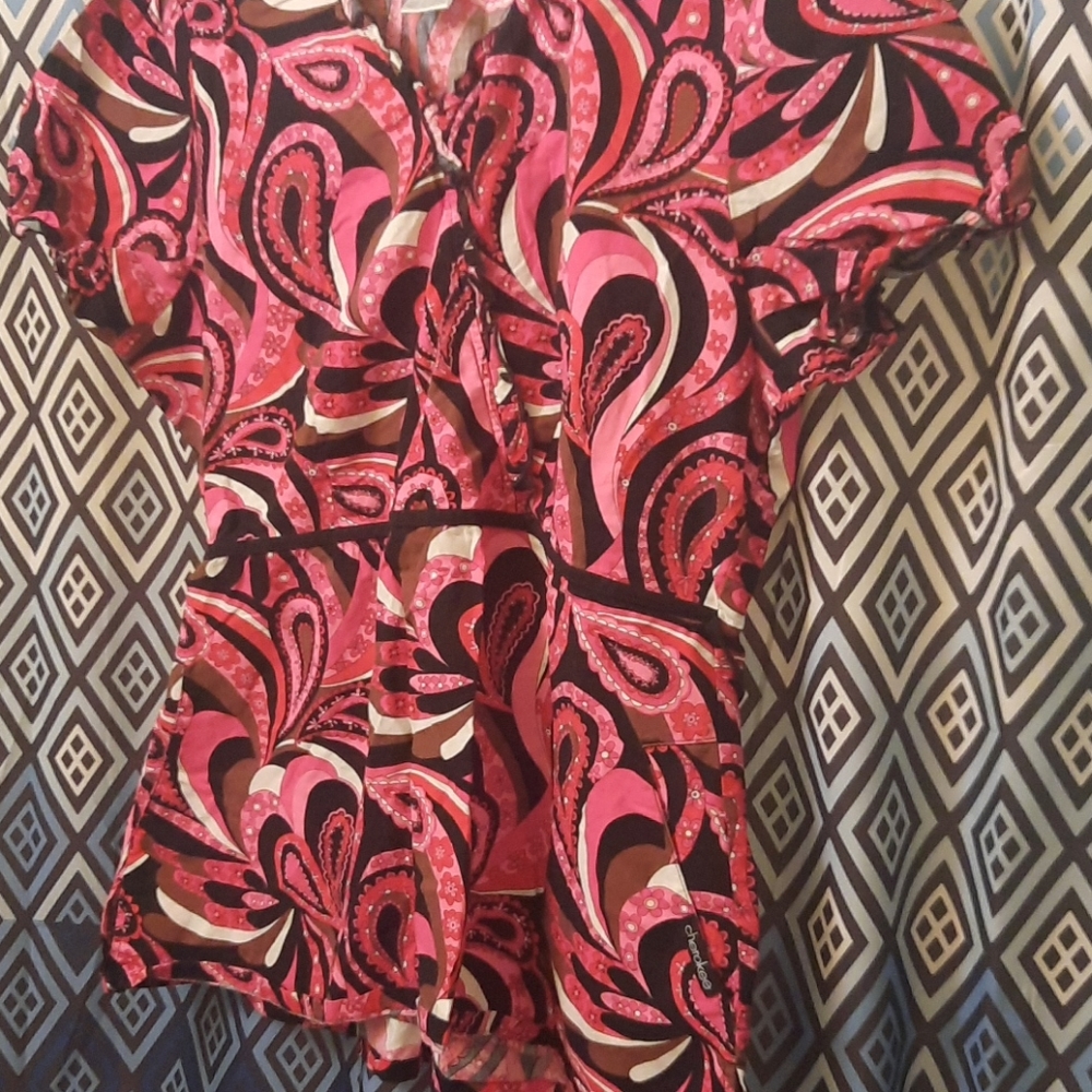 Pink scrub top - Picture 8 of 8
